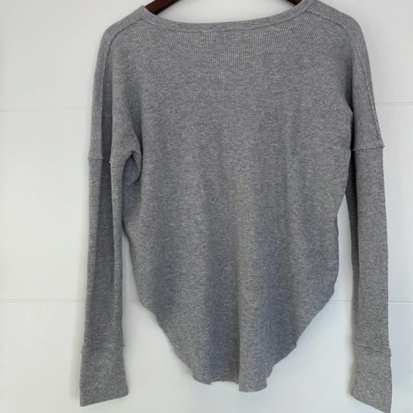 TNA Aritzia thermal waffle knit long sleeve vneck size XS gray - Picture 3 of 6
